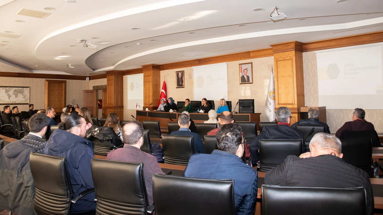 Selçuk Üniversitesinde Birim İç Değerlendirme Raporu Hazırlama Eğitimi